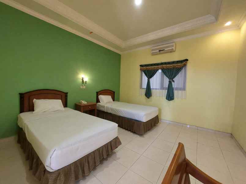 dijual hotel bintang 2 dekat amplaz