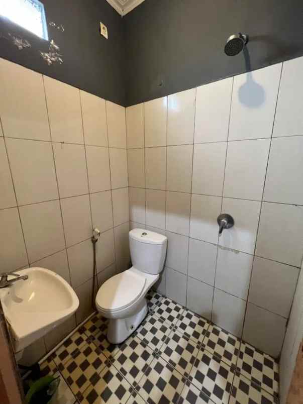 dijual kost jl cipinang melayu