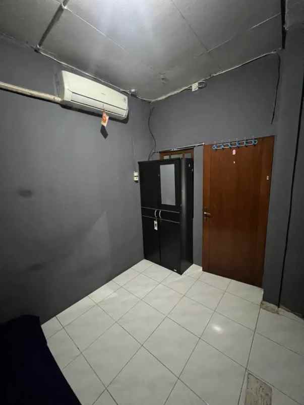 dijual kost jl cipinang melayu