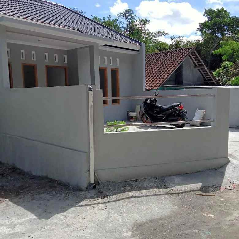 dijual rumah 1 km ke ringroad selatan