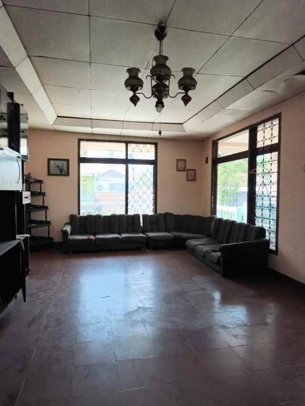 dijual rumah 123 jalan raya alun alun