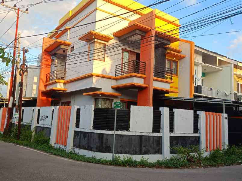 dijual rumah 2 lantai di makassar