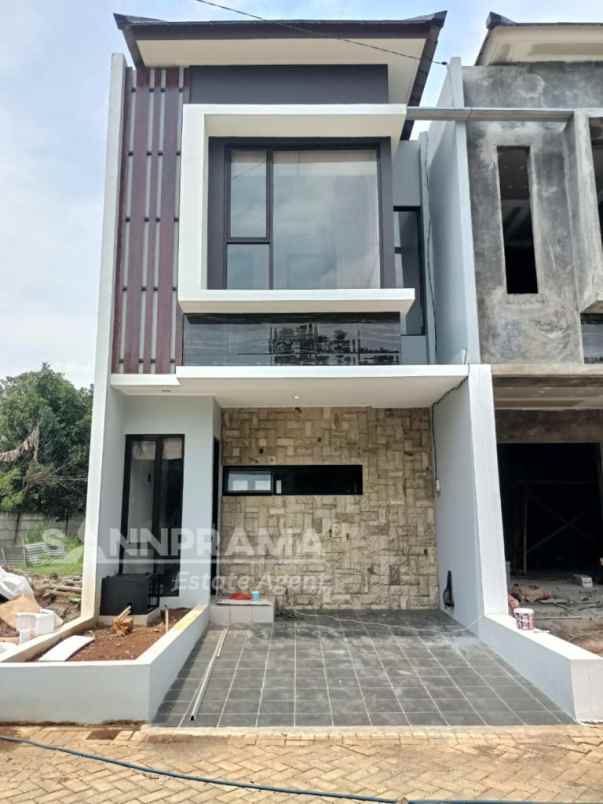 dijual rumah 2 lantai disawangan