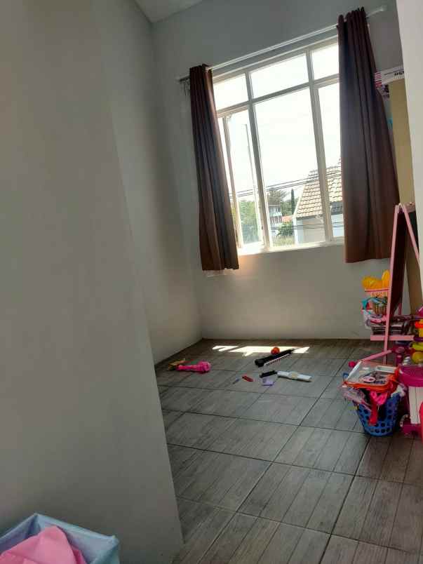 dijual rumah 2 lantai lokasi saxophone kota malang