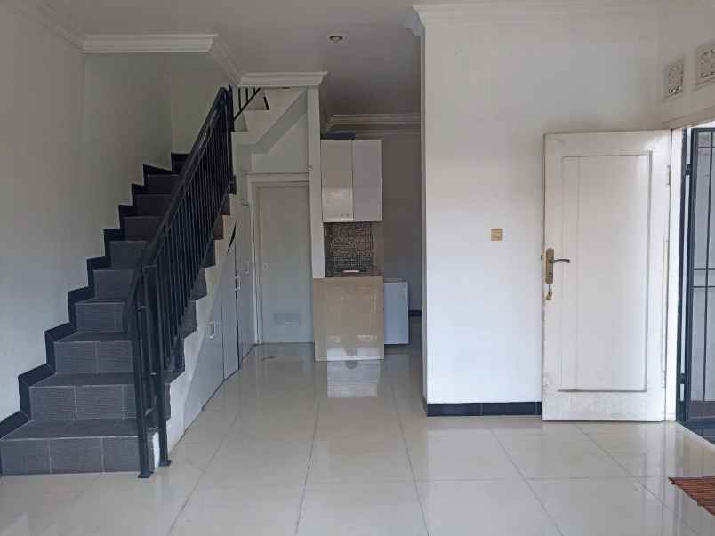 dijual rumah 2 lantai siap huni cluster graha raflesia