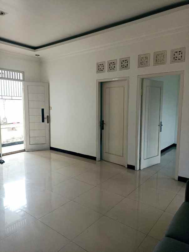 dijual rumah 2 lantai siap huni cluster graha raflesia