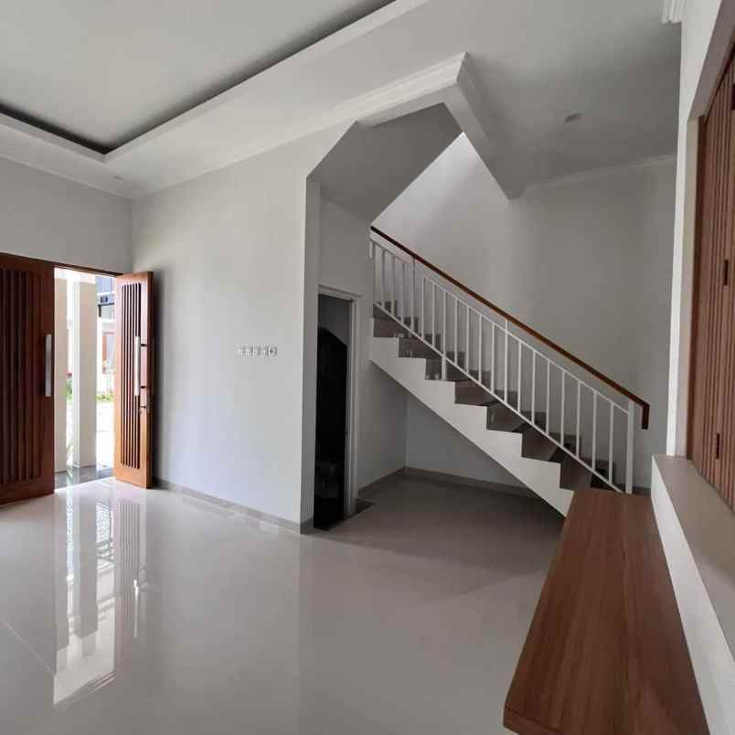 dijual rumah 3 km kampus unisa