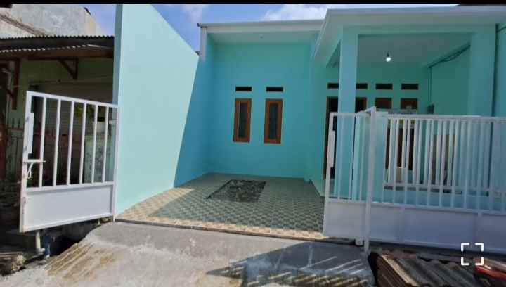 dijual rumah alamanda karang satria