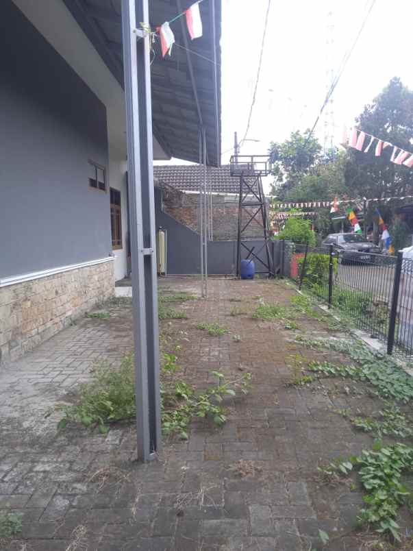 dijual rumah antapani