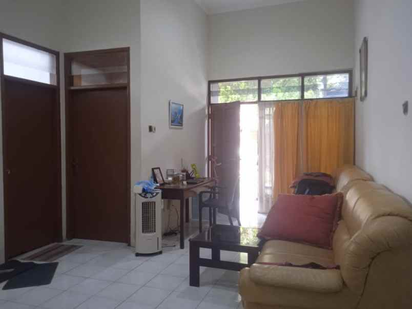 dijual rumah antapani