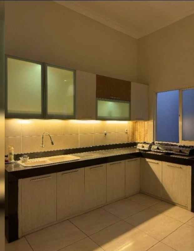 dijual rumah araya 1