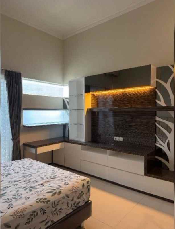 dijual rumah araya 1