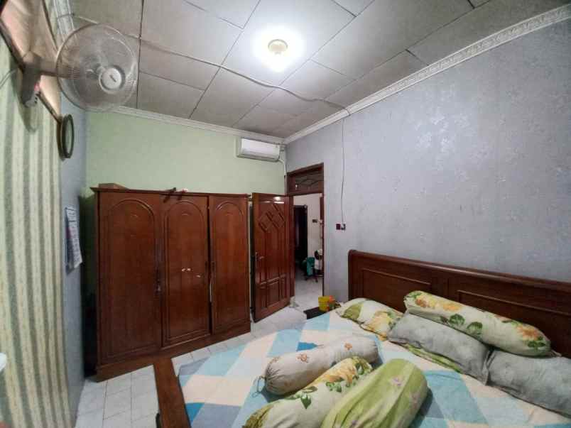 dijual rumah asemrowo