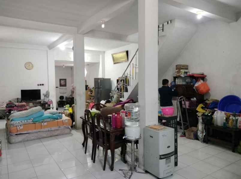 dijual rumah asemrowo