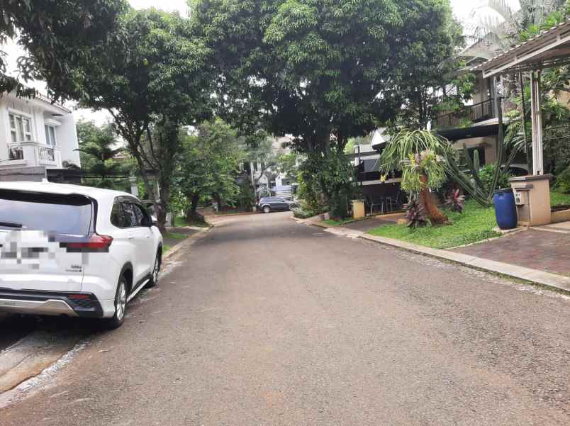 dijual rumah bagunan bagus asri dan luas via lelang