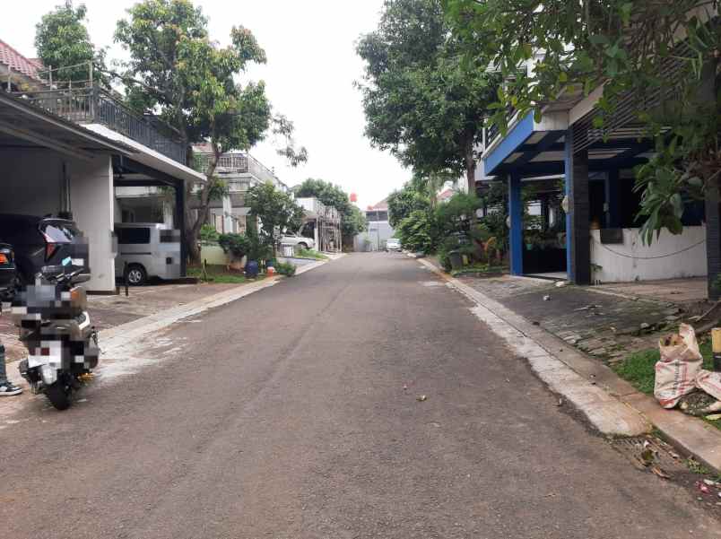 dijual rumah bagunan bagus asri dan luas via lelang