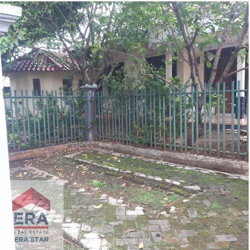 dijual rumah bambu apus cipayung