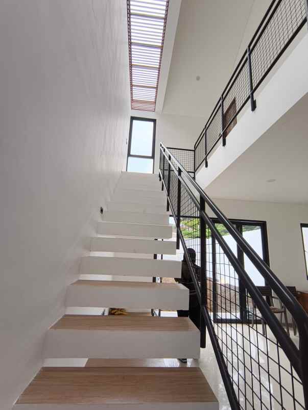 dijual rumah baru 2 lantai di arcamanik kota bandung