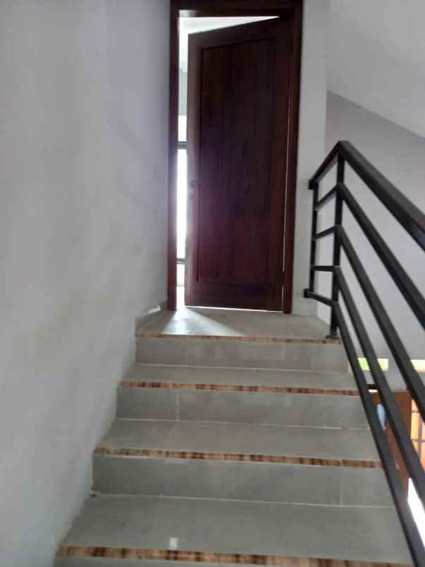 dijual rumah baru dekat kampus ums karangasem solo