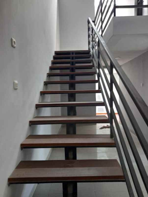 dijual rumah baru di jalan plered sumber solo