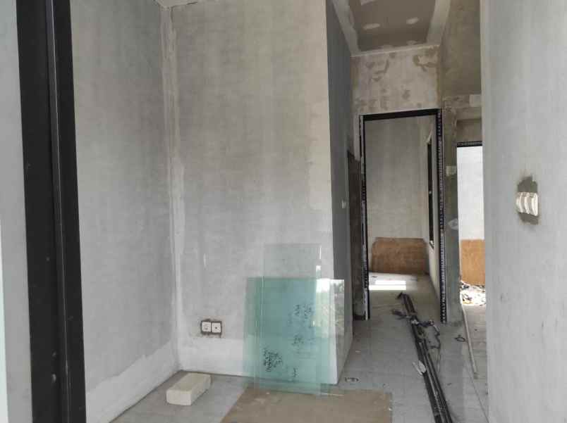 dijual rumah belakang plaza cibubur