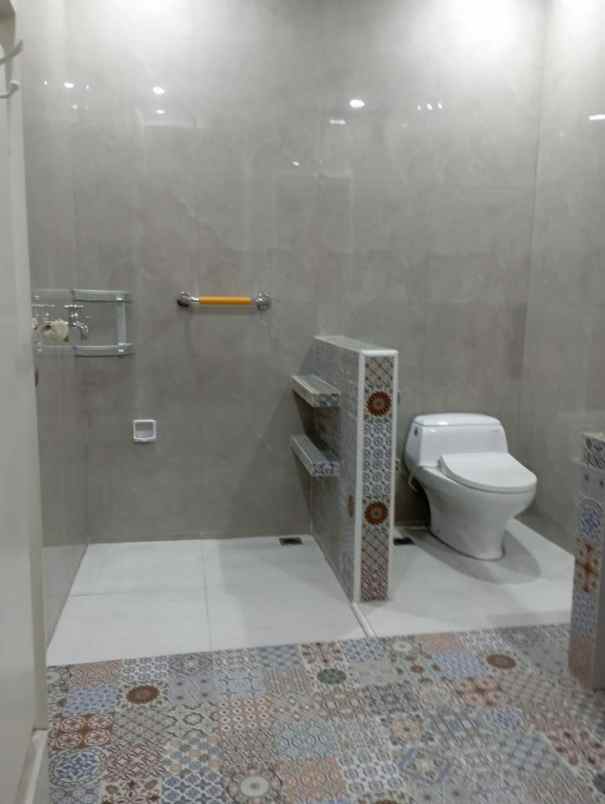 dijual rumah besar asri di malaka country estate