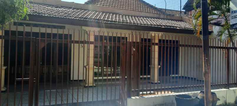 dijual rumah besar di daerah rajawali surabaya