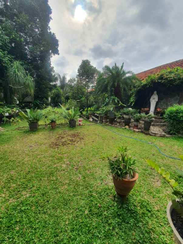 dijual rumah besar tanah luas di jl raya lenteng agung