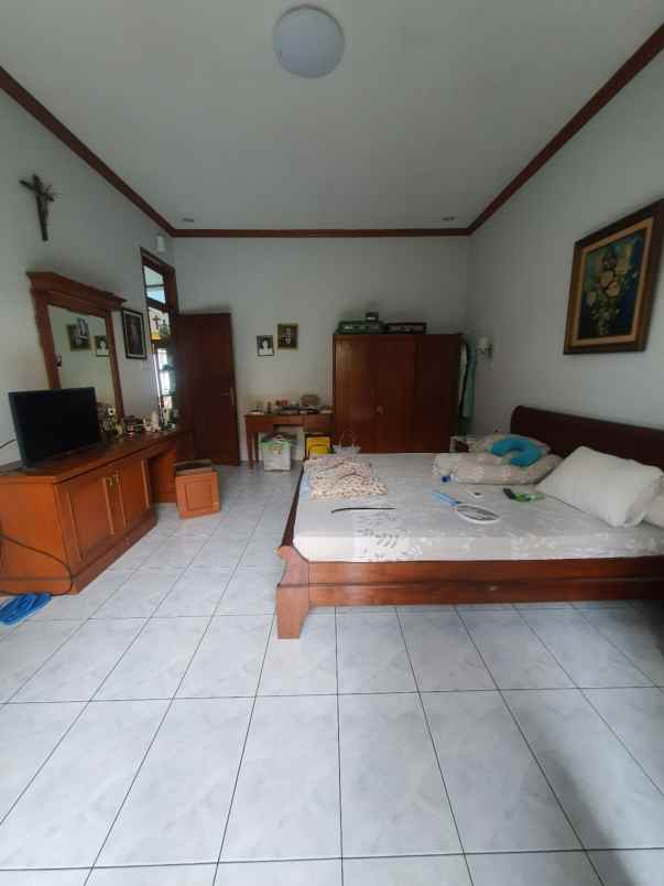 dijual rumah besar tanah luas di jl raya lenteng agung