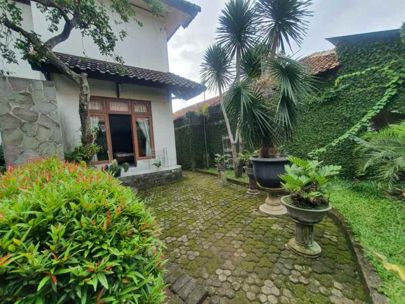 dijual rumah besar tanah luas di jl raya lenteng agung