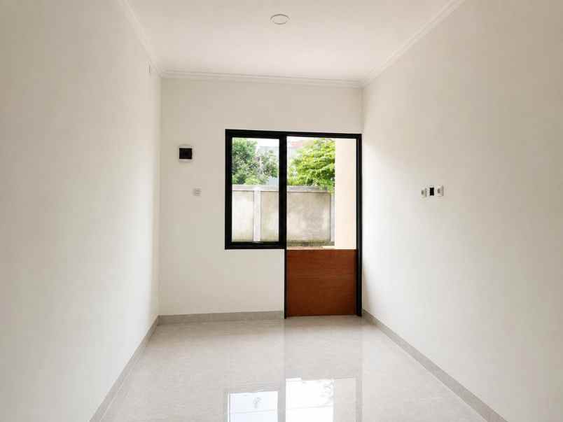 dijual rumah buaran serpong