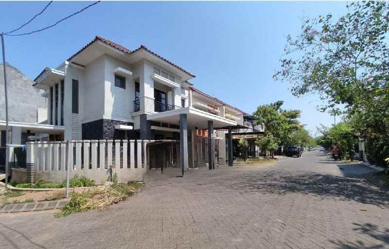 dijual rumah central park a yani surabaya