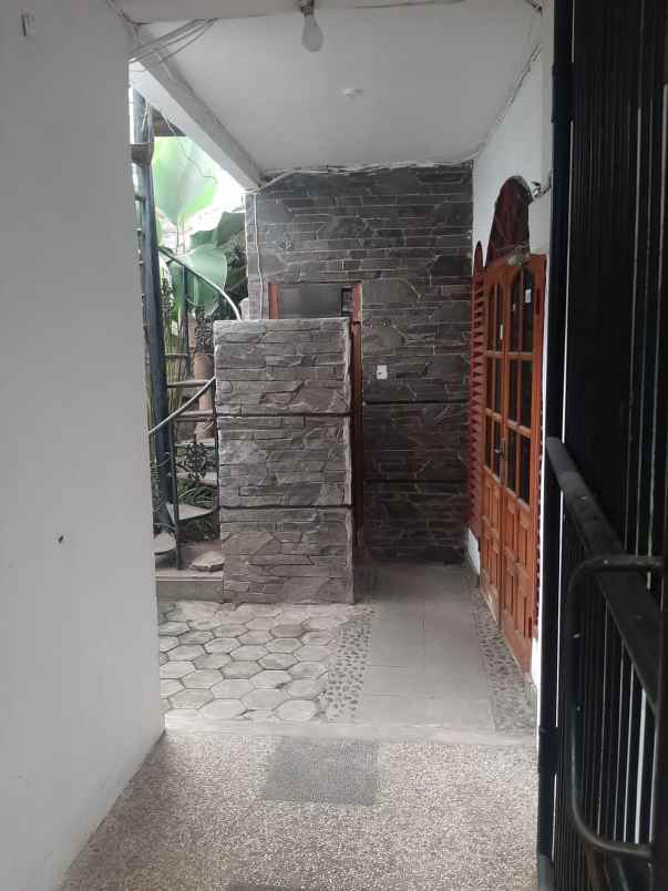 dijual rumah cihanjuang mainroad cocok untuk usaha shm