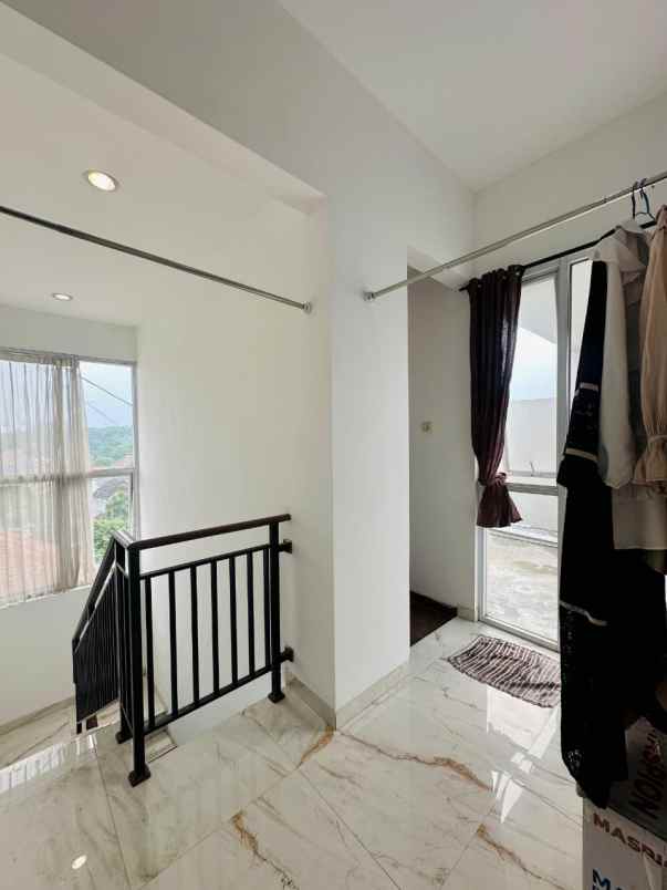 dijual rumah cinere hill