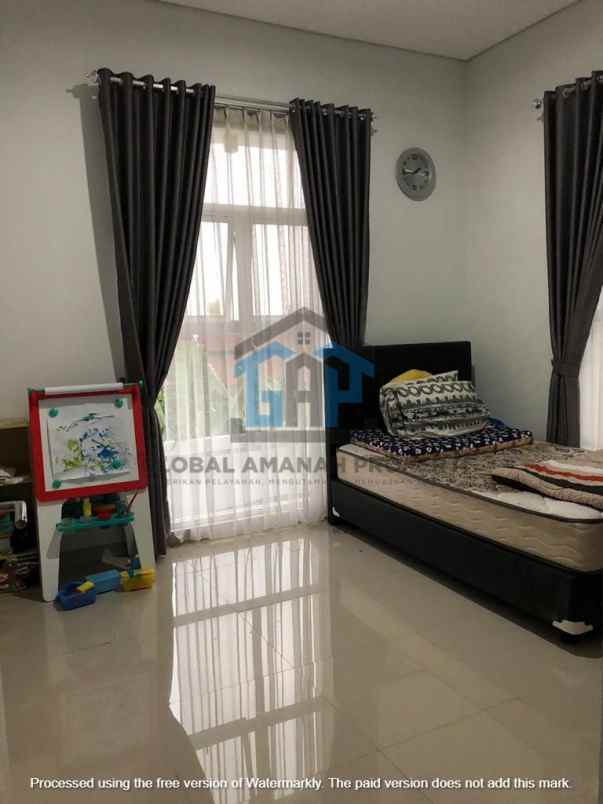 dijual rumah cipageran