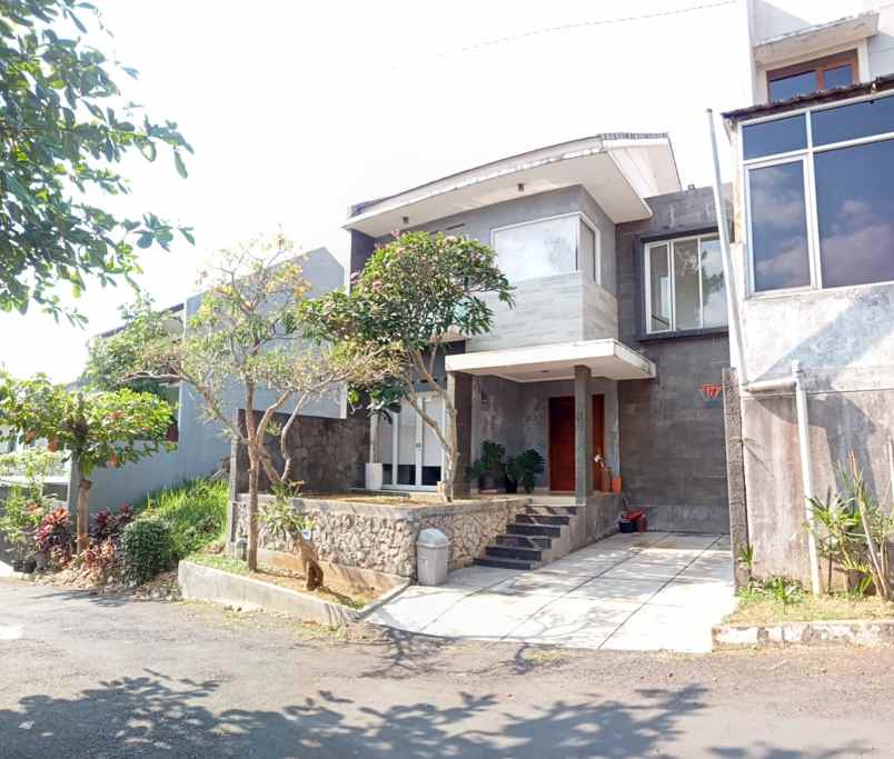 dijual rumah ciwaruga