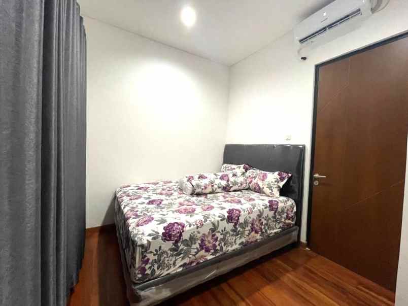 dijual rumah cluster jura metland