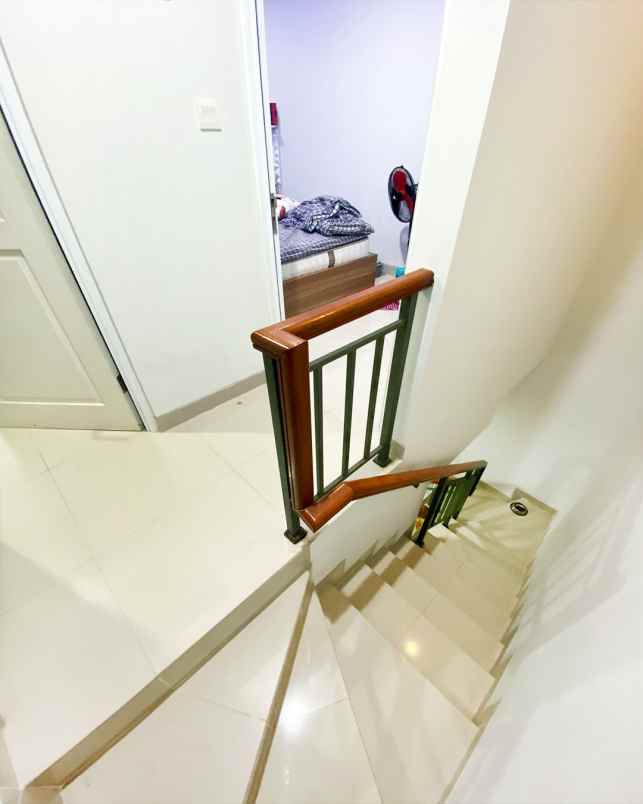 dijual rumah cluster malibu village