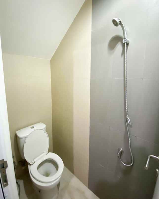 dijual rumah cluster malibu village