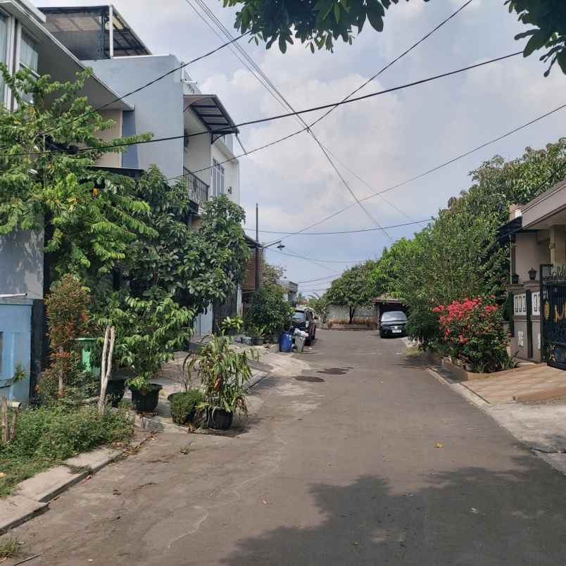 dijual rumah cluster pondok ungu permai