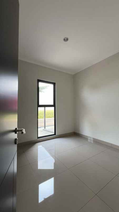 dijual rumah cluster regia summarecon