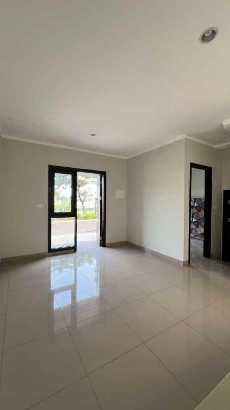 dijual rumah cluster regia summarecon