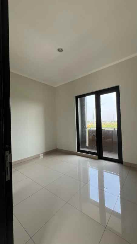 dijual rumah cluster regia summarecon