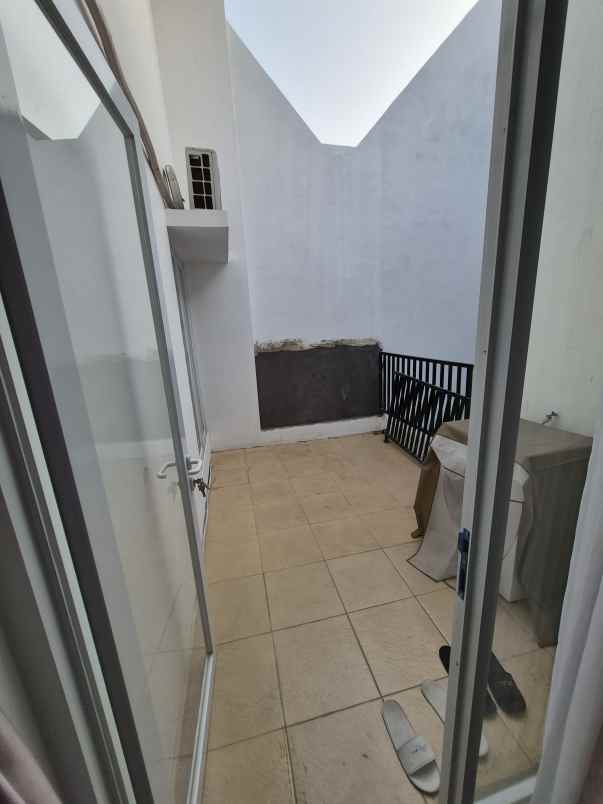 dijual rumah cluster viona karawaci