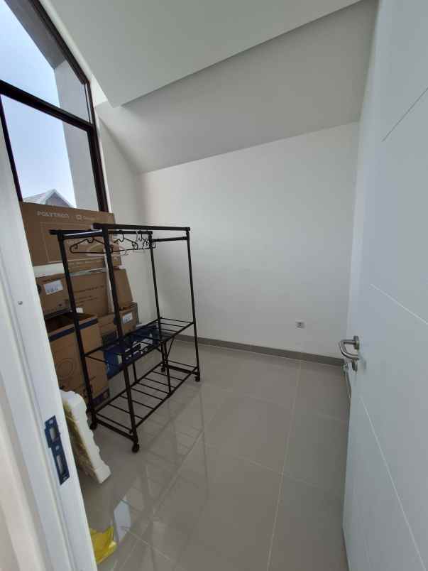 dijual rumah cluster viona karawaci
