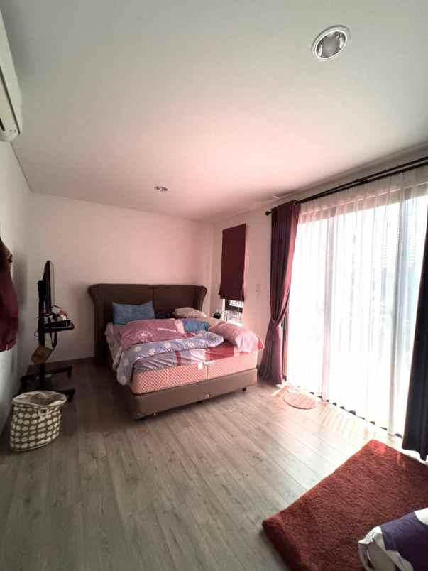 dijual rumah cluster wisteria metland