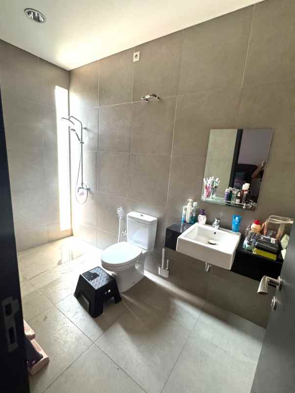 dijual rumah cluster wisteria metland