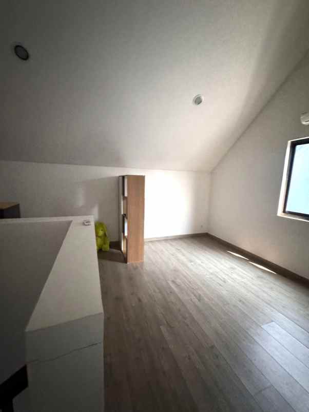 dijual rumah cluster wisteria metland