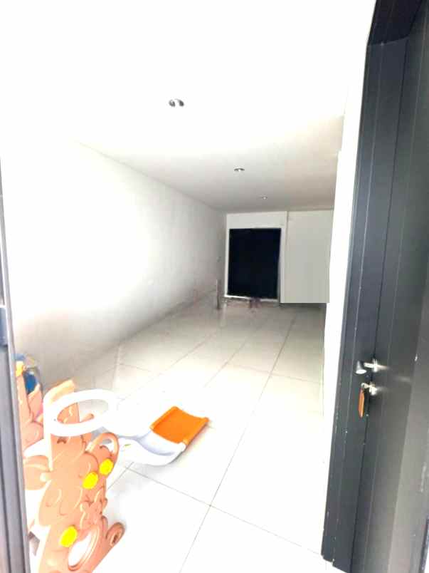 dijual rumah cluster wisteria metland