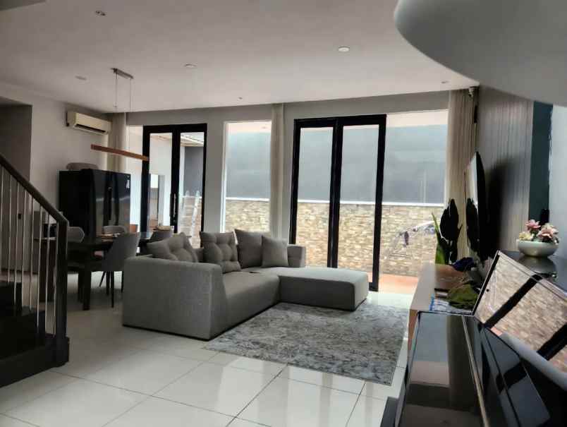 dijual rumah crystal golf citraland